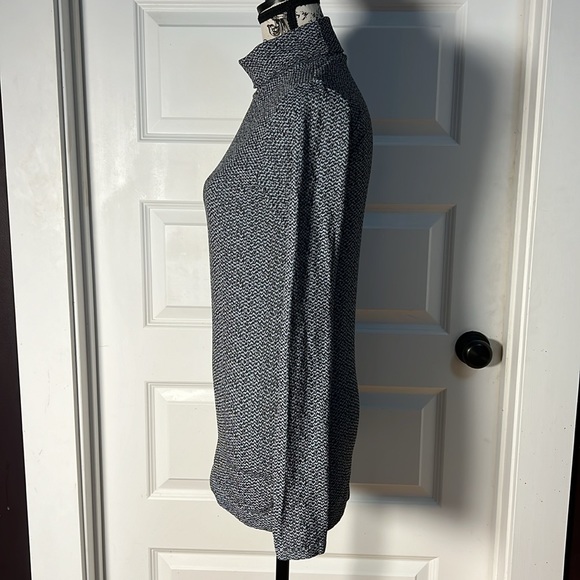 Athleta S Small Flurry Peak Gray Black Long Sleeve Turtleneck Base Top layer - Picture 4 of 7